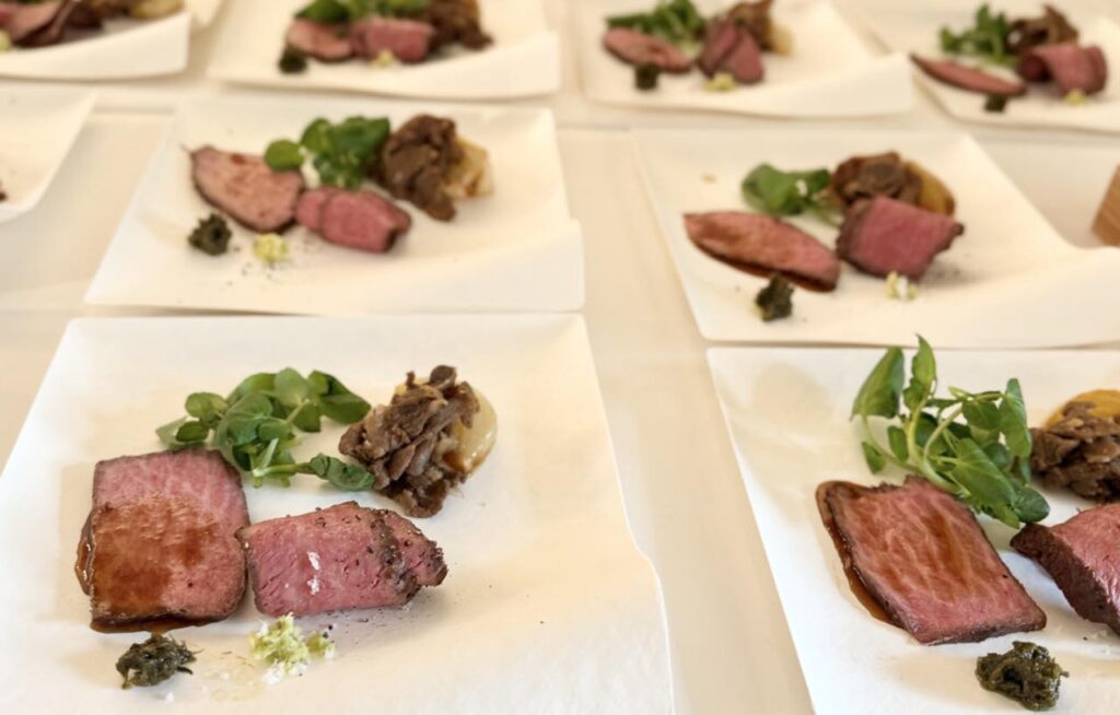 越前福牛のローストビーフと若狭牛モモ肉のローストビーフと若狭牛のしぐれ煮