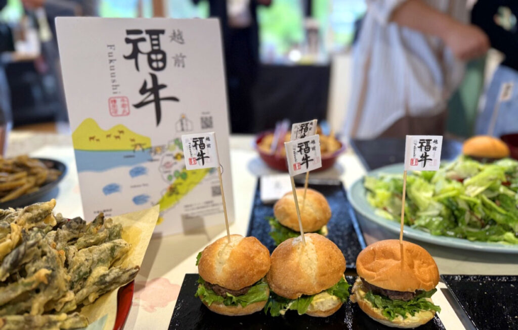 越前福牛100%パティのハンバーガー